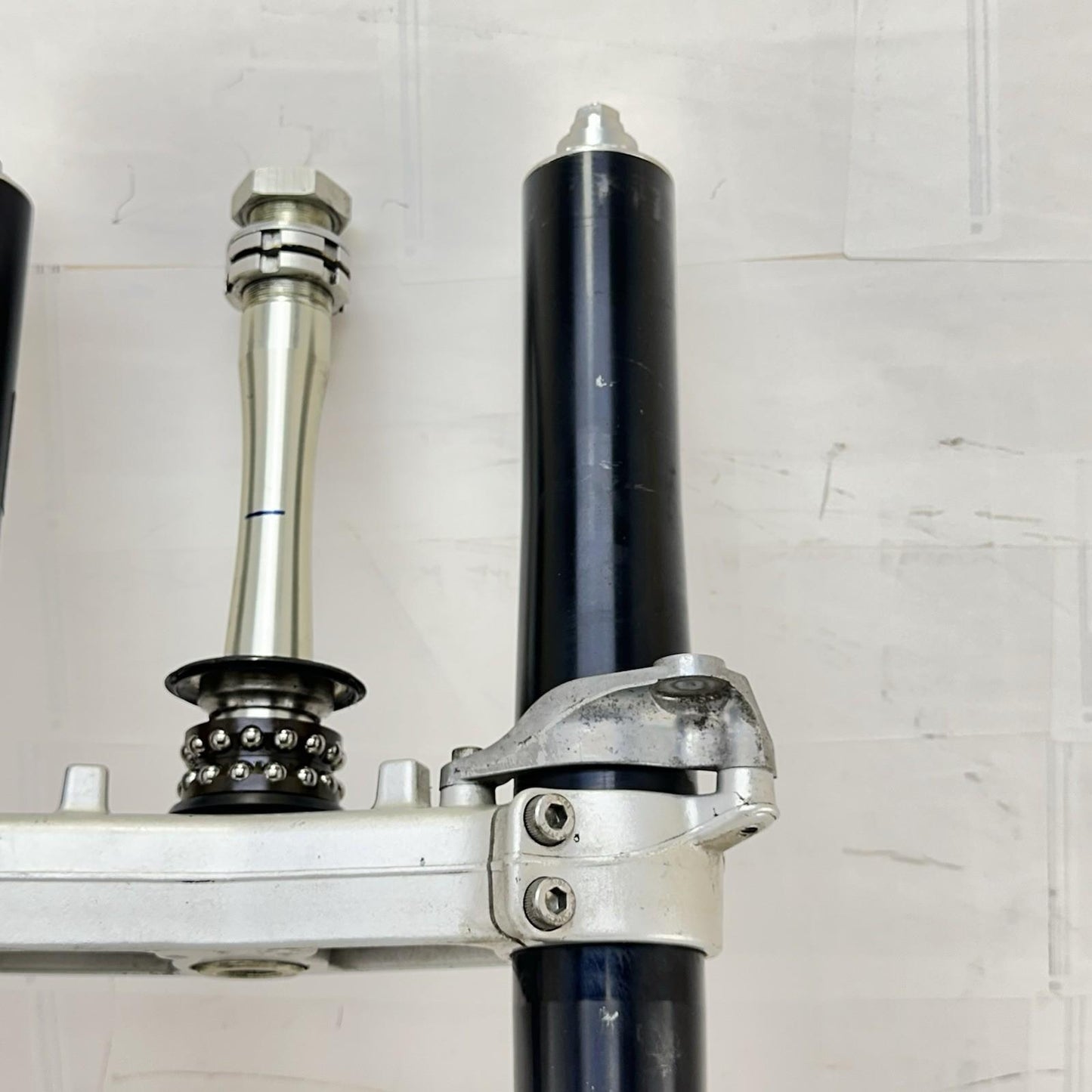 2009 - 2014 YAMAHA YZF R1 FRONT FORKS TRIPLE TREE STEERING STEM SUSPENSION TUBES