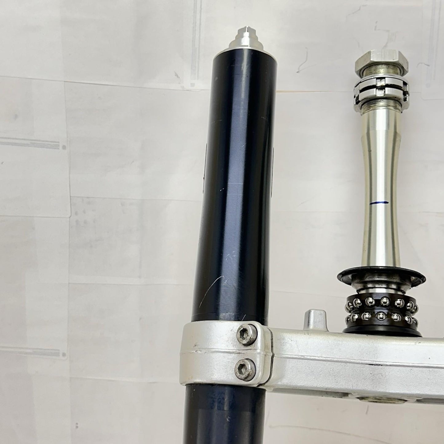 2009 - 2014 YAMAHA YZF R1 FRONT FORKS TRIPLE TREE STEERING STEM SUSPENSION TUBES