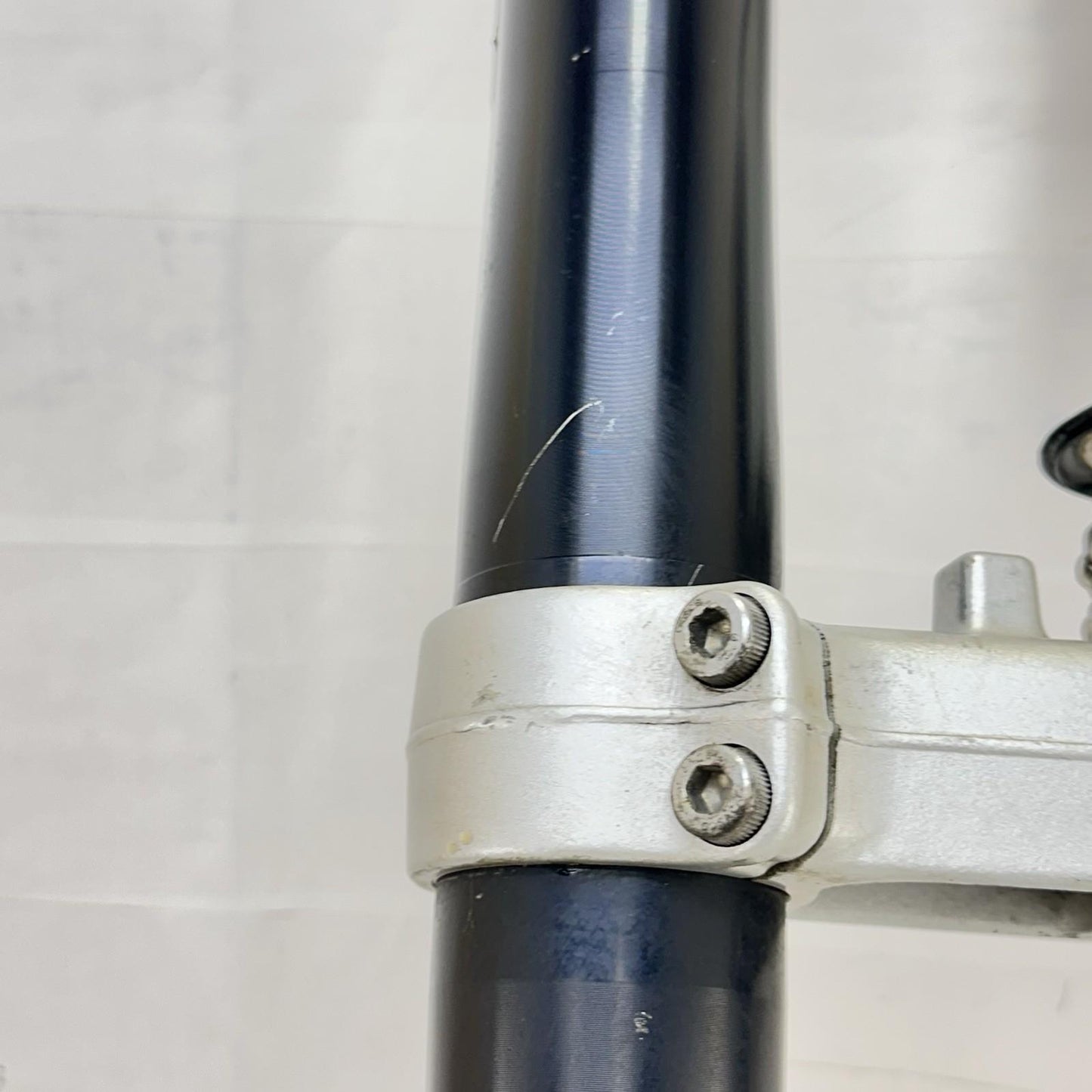 2009 - 2014 YAMAHA YZF R1 FRONT FORKS TRIPLE TREE STEERING STEM SUSPENSION TUBES