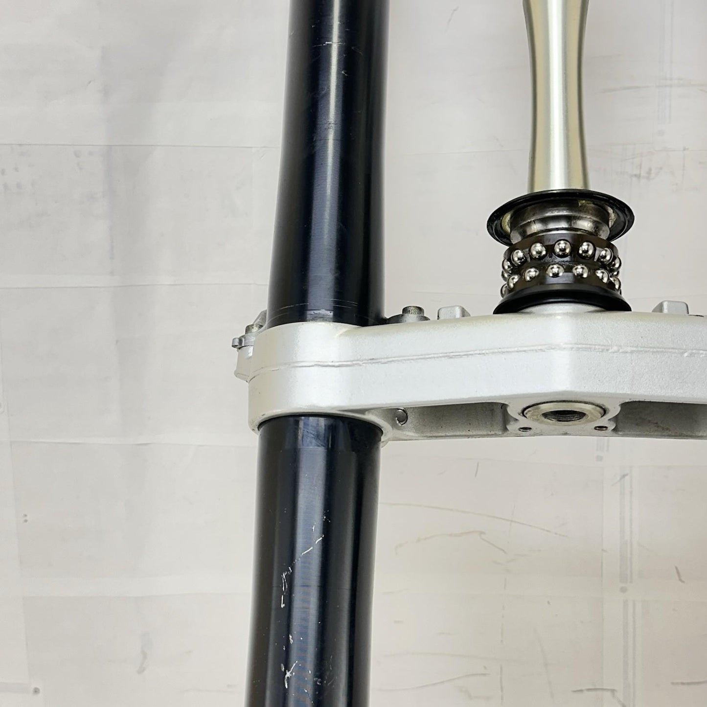 2009 - 2014 YAMAHA YZF R1 FRONT FORKS TRIPLE TREE STEERING STEM SUSPENSION TUBES