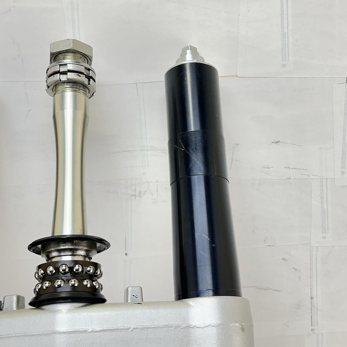 2009 - 2014 YAMAHA YZF R1 FRONT FORKS TRIPLE TREE STEERING STEM SUSPENSION TUBES