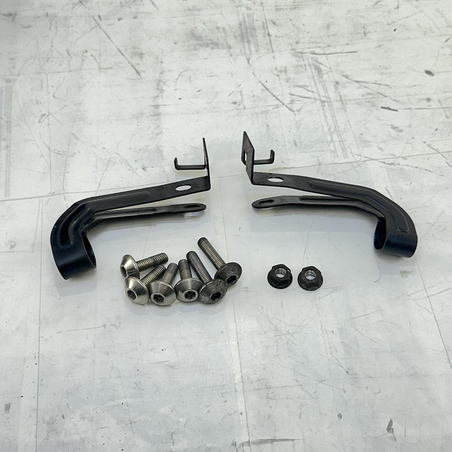 2009 - 2014 YAMAHA YZF R1 FRONT WHEEL FENDER TIRE COVER FAIRING COWL BLACK BOLTS