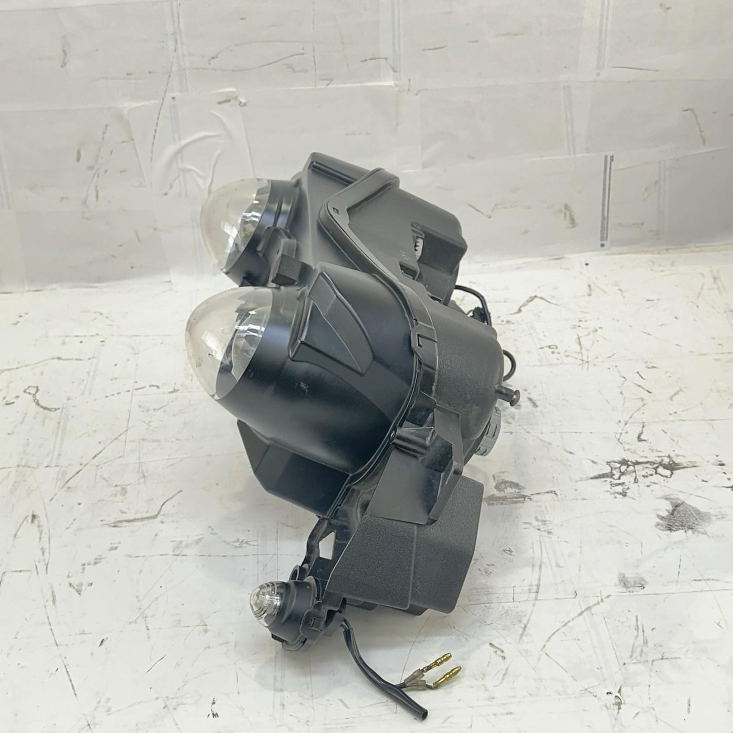 2009 - 2014 YAMAHA YZF R1 HEADLIGHT FRONT HEAD LAMP LIGHT *SLIGHT DAMAGE*