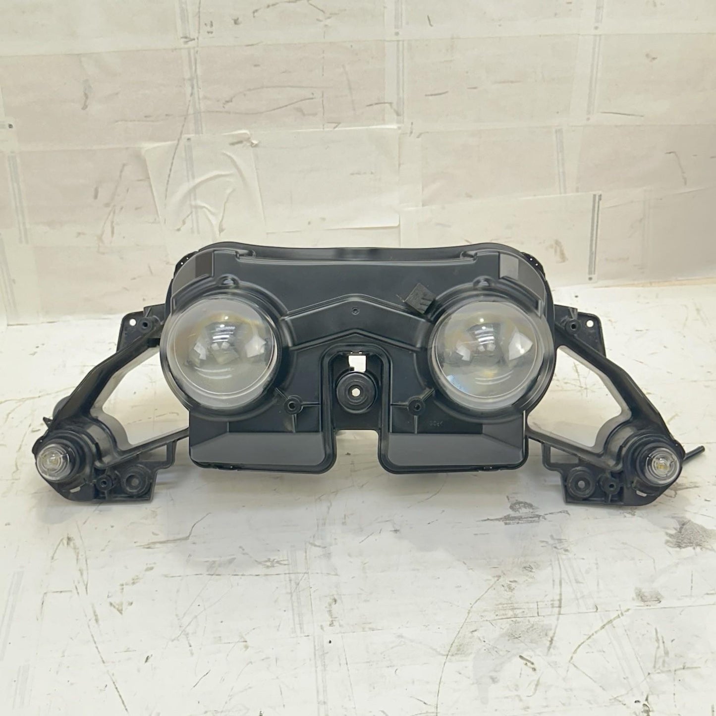 2009 - 2014 YAMAHA YZF R1 HEADLIGHT FRONT HEAD LAMP LIGHT *SLIGHT DAMAGE*