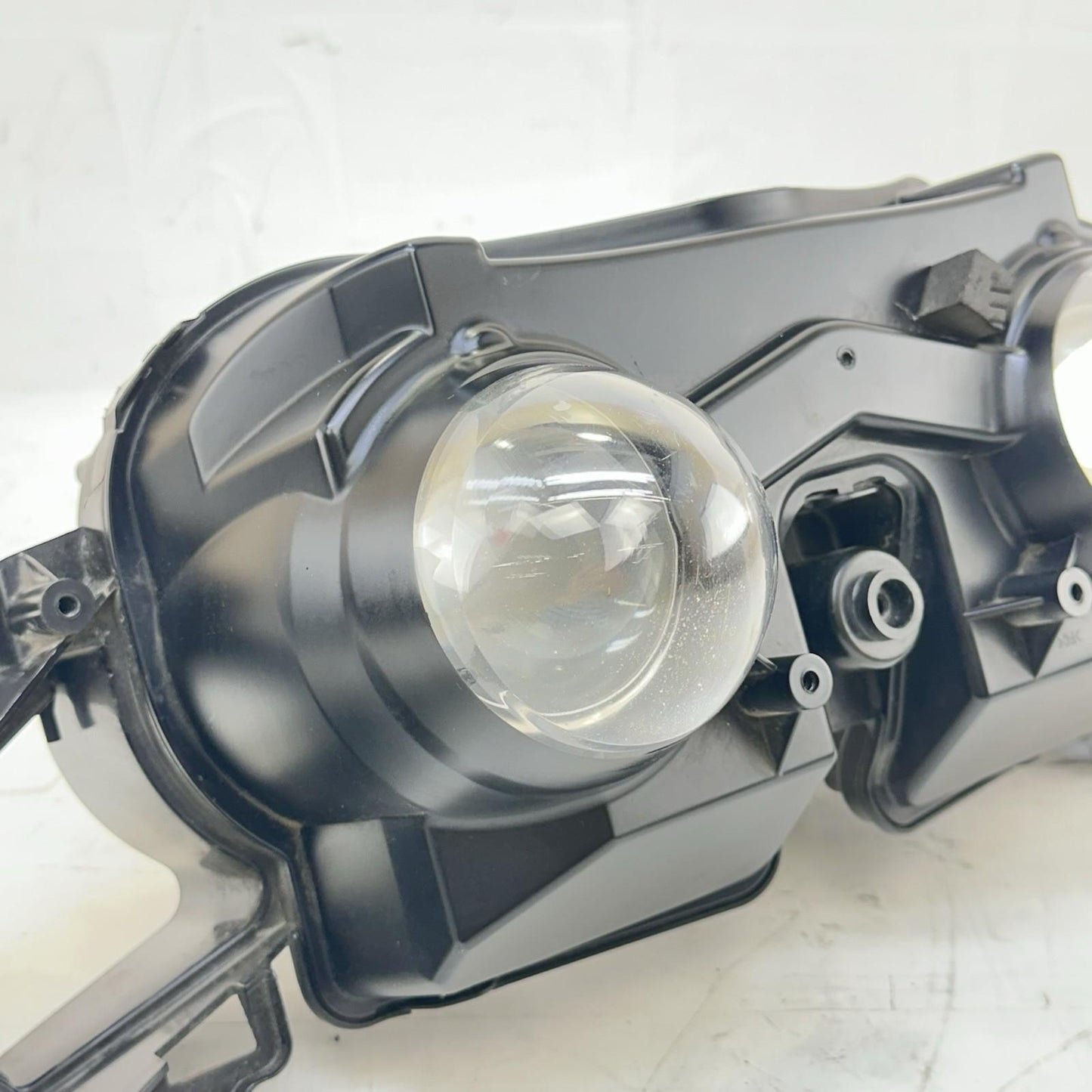 2009 - 2014 YAMAHA YZF R1 HEADLIGHT FRONT HEAD LAMP LIGHT *SLIGHT DAMAGE*