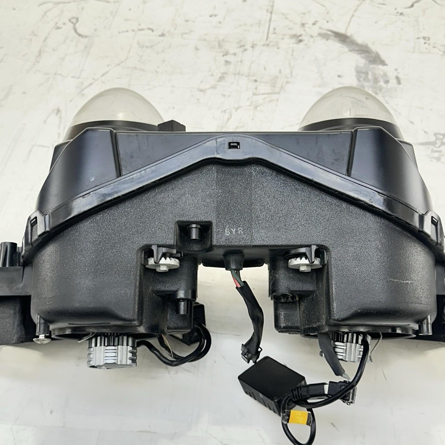 2009 - 2014 YAMAHA YZF R1 HEADLIGHT FRONT HEAD LAMP LIGHT *SLIGHT DAMAGE*