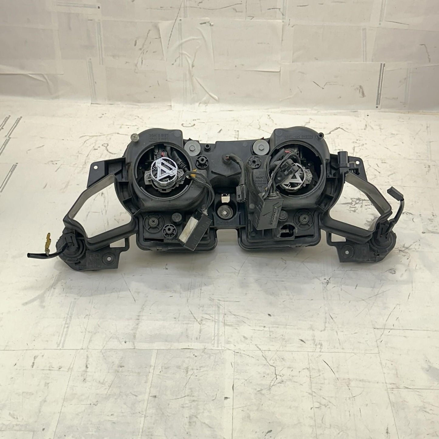 2009 - 2014 YAMAHA YZF R1 HEADLIGHT FRONT HEAD LAMP LIGHT *SLIGHT DAMAGE*