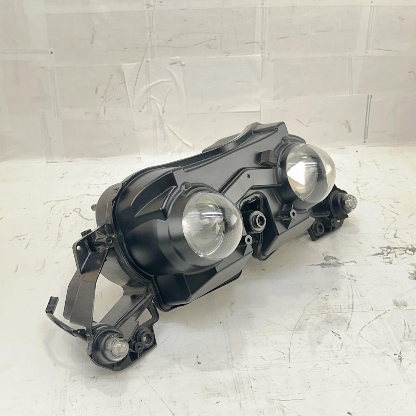 2009 - 2014 YAMAHA YZF R1 HEADLIGHT FRONT HEAD LAMP LIGHT *SLIGHT DAMAGE*
