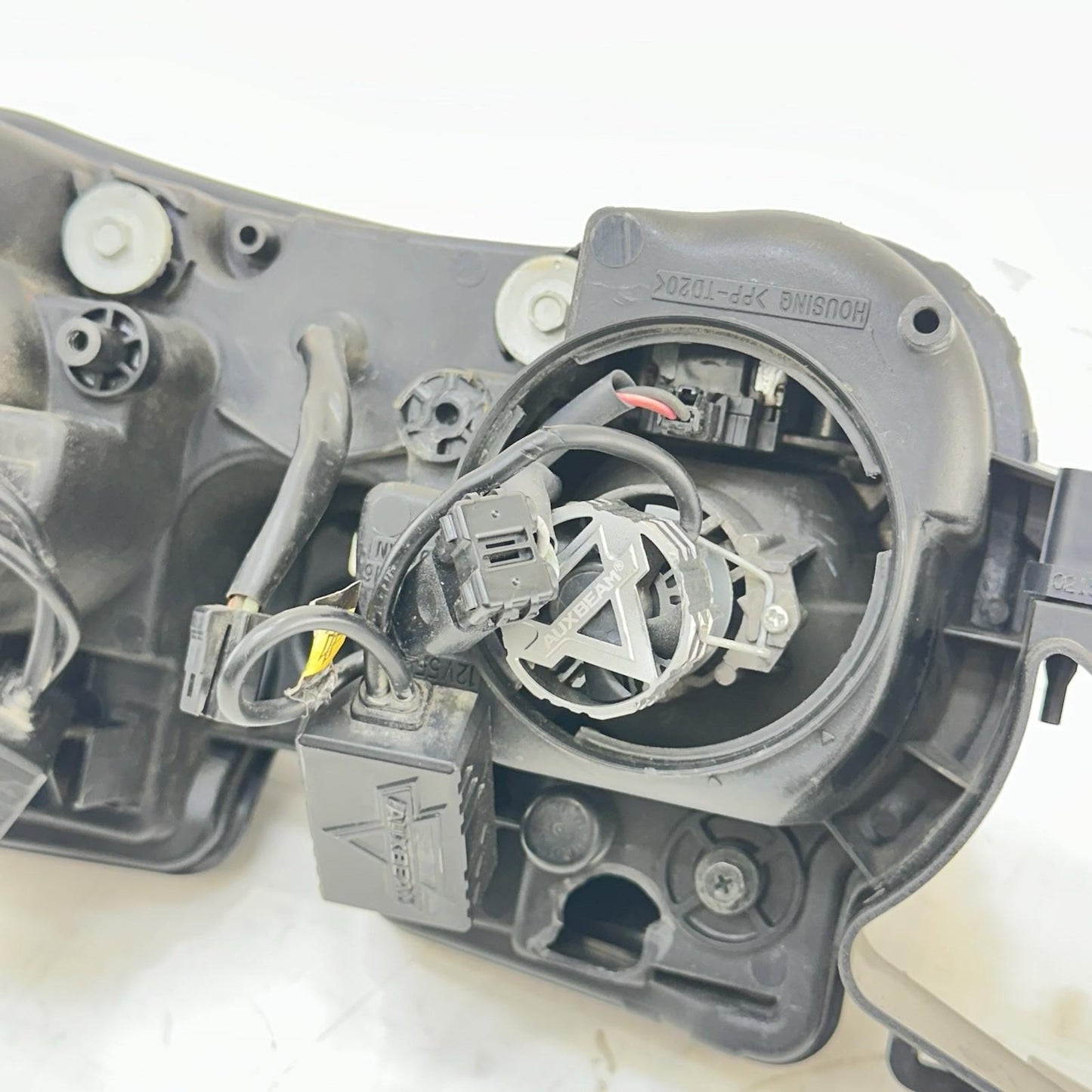 2009 - 2014 YAMAHA YZF R1 HEADLIGHT FRONT HEAD LAMP LIGHT *SLIGHT DAMAGE*