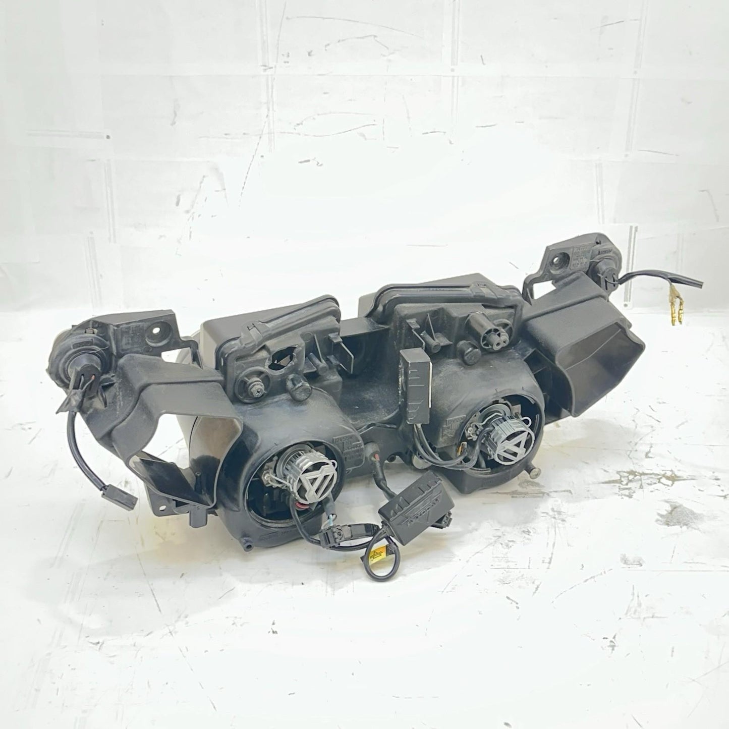 2009 - 2014 YAMAHA YZF R1 HEADLIGHT FRONT HEAD LAMP LIGHT *SLIGHT DAMAGE*