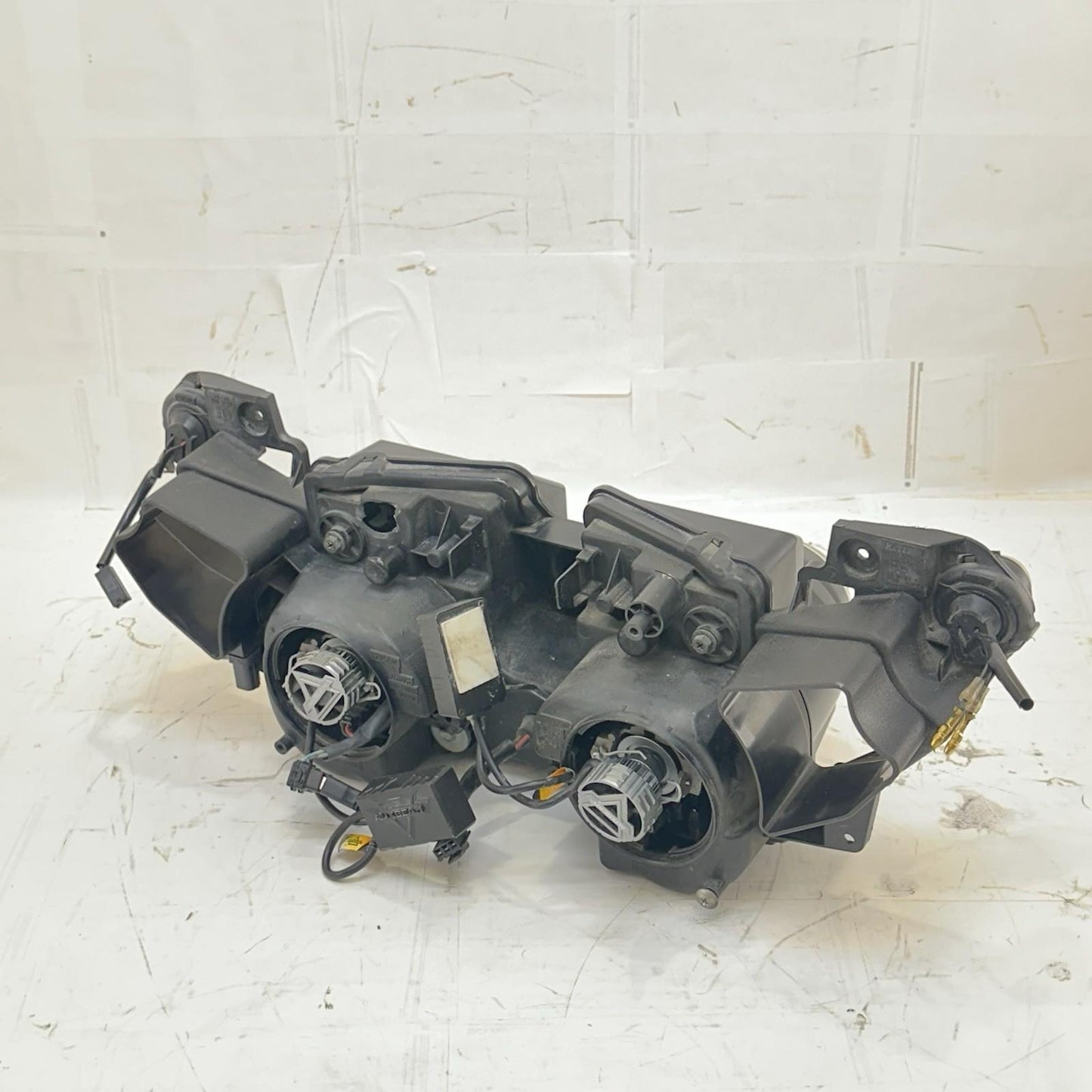 2009 - 2014 YAMAHA YZF R1 HEADLIGHT FRONT HEAD LAMP LIGHT *SLIGHT DAMAGE*