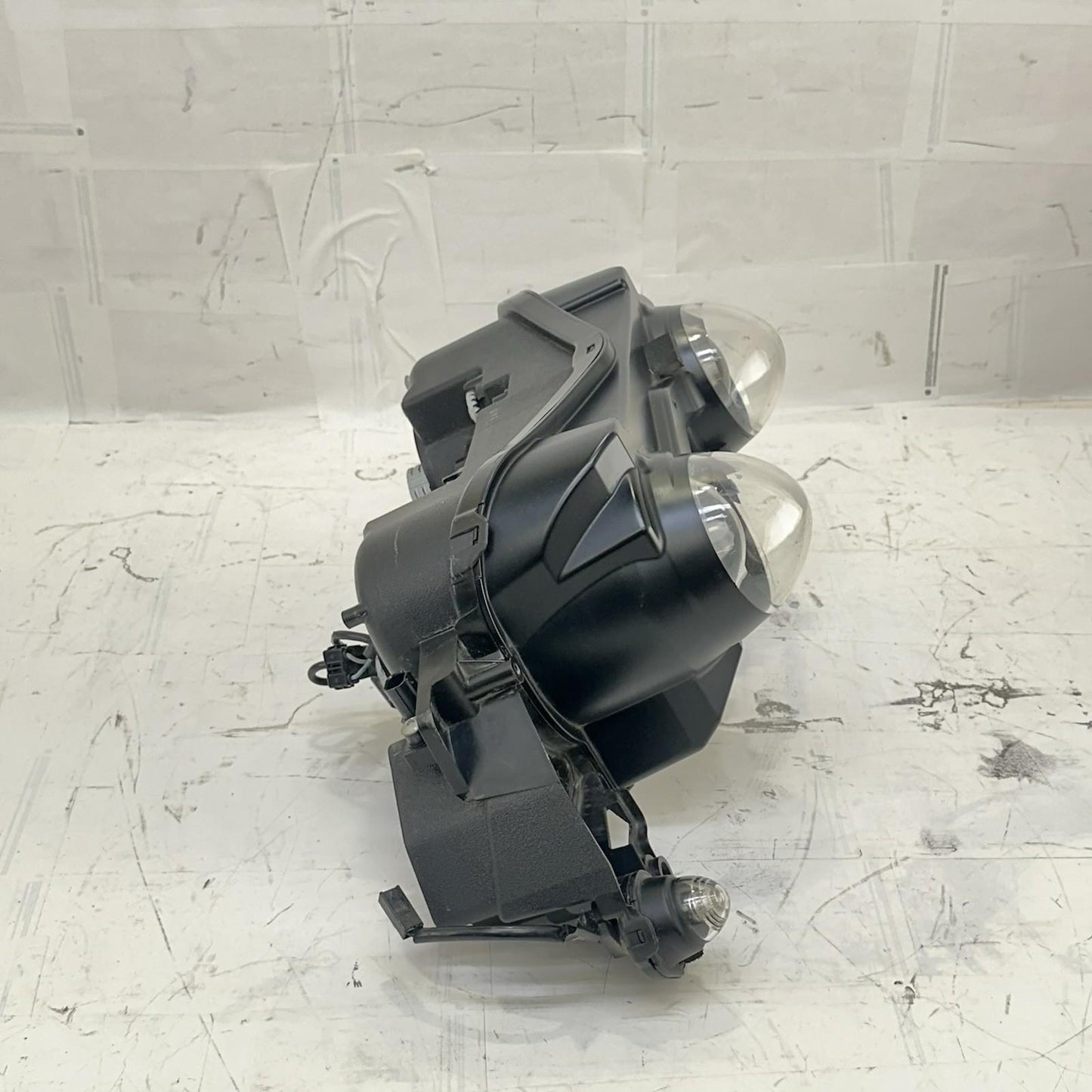 2009 - 2014 YAMAHA YZF R1 HEADLIGHT FRONT HEAD LAMP LIGHT *SLIGHT DAMAGE*