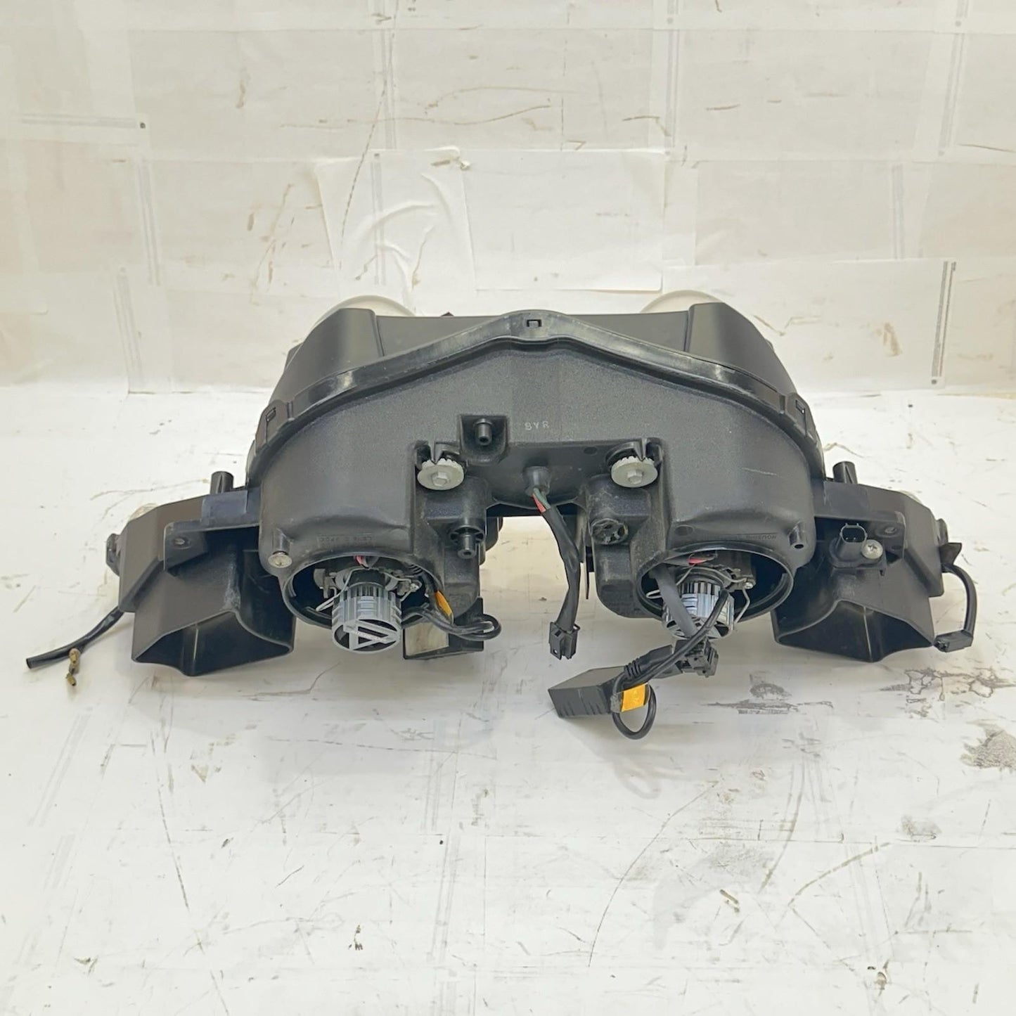 2009 - 2014 YAMAHA YZF R1 HEADLIGHT FRONT HEAD LAMP LIGHT *SLIGHT DAMAGE*