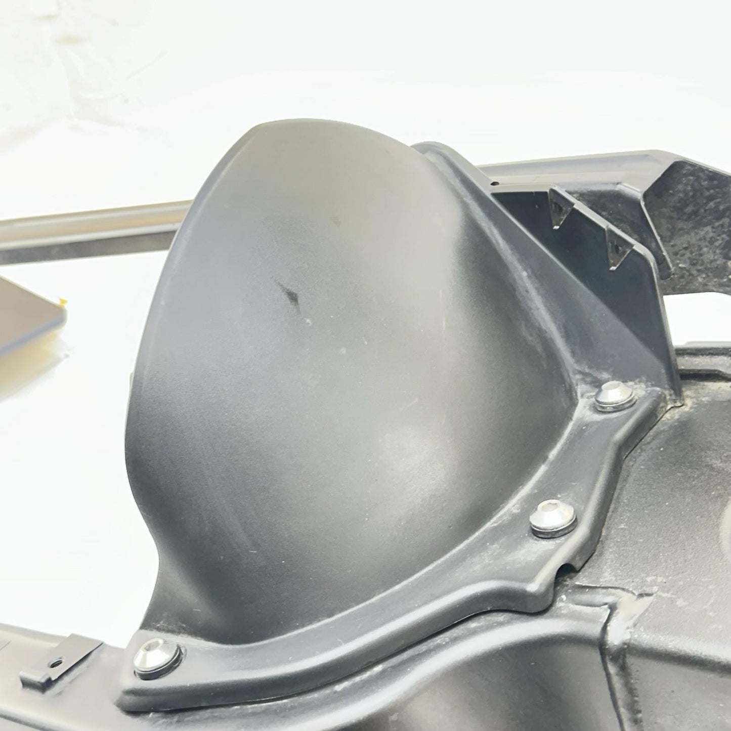 2009 - 2014 YAMAHA YZF R1 SWINGARM REAR SHOCK BACK WHEEL FRAME MOUNT FENDER