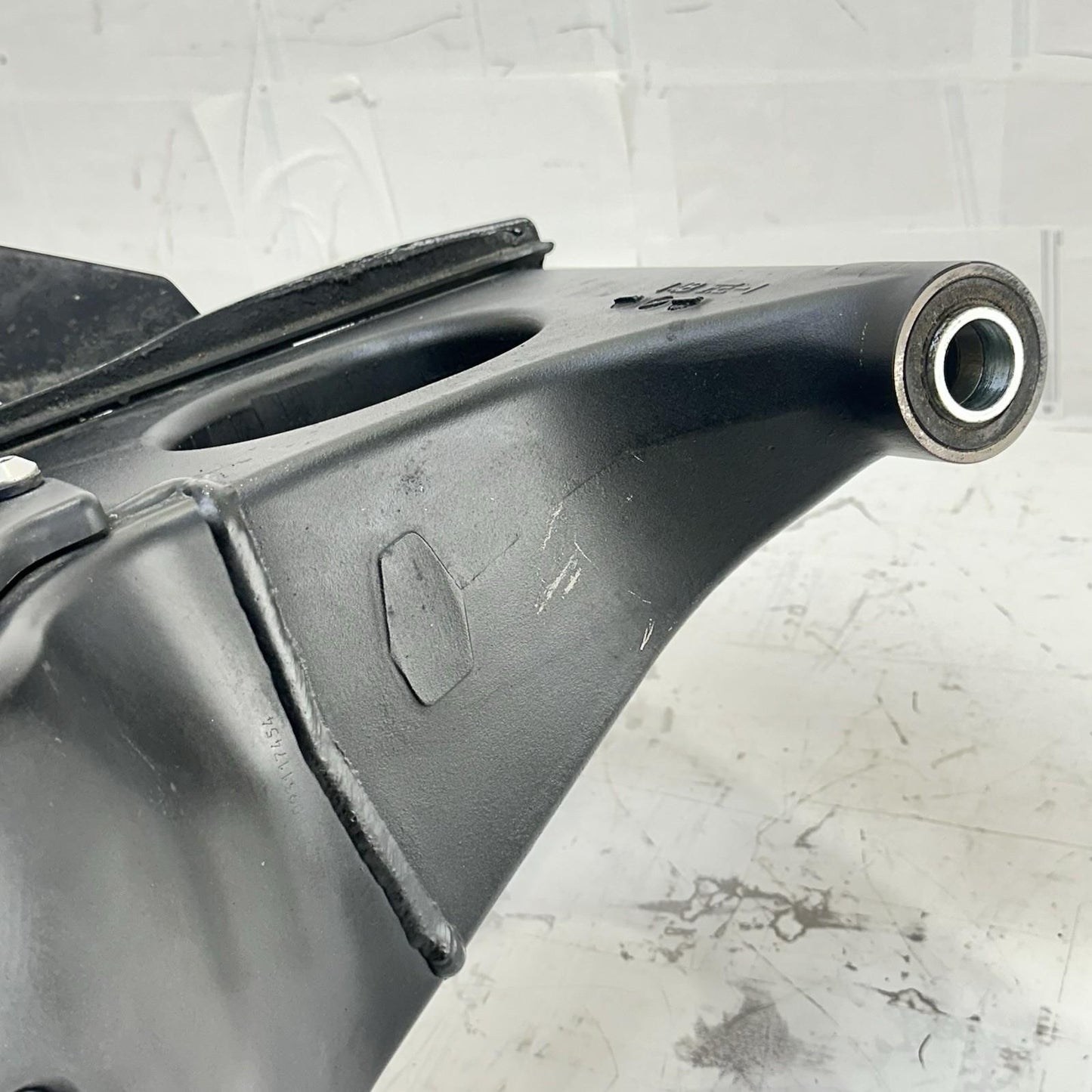 2009 - 2014 YAMAHA YZF R1 SWINGARM REAR SHOCK BACK WHEEL FRAME MOUNT FENDER