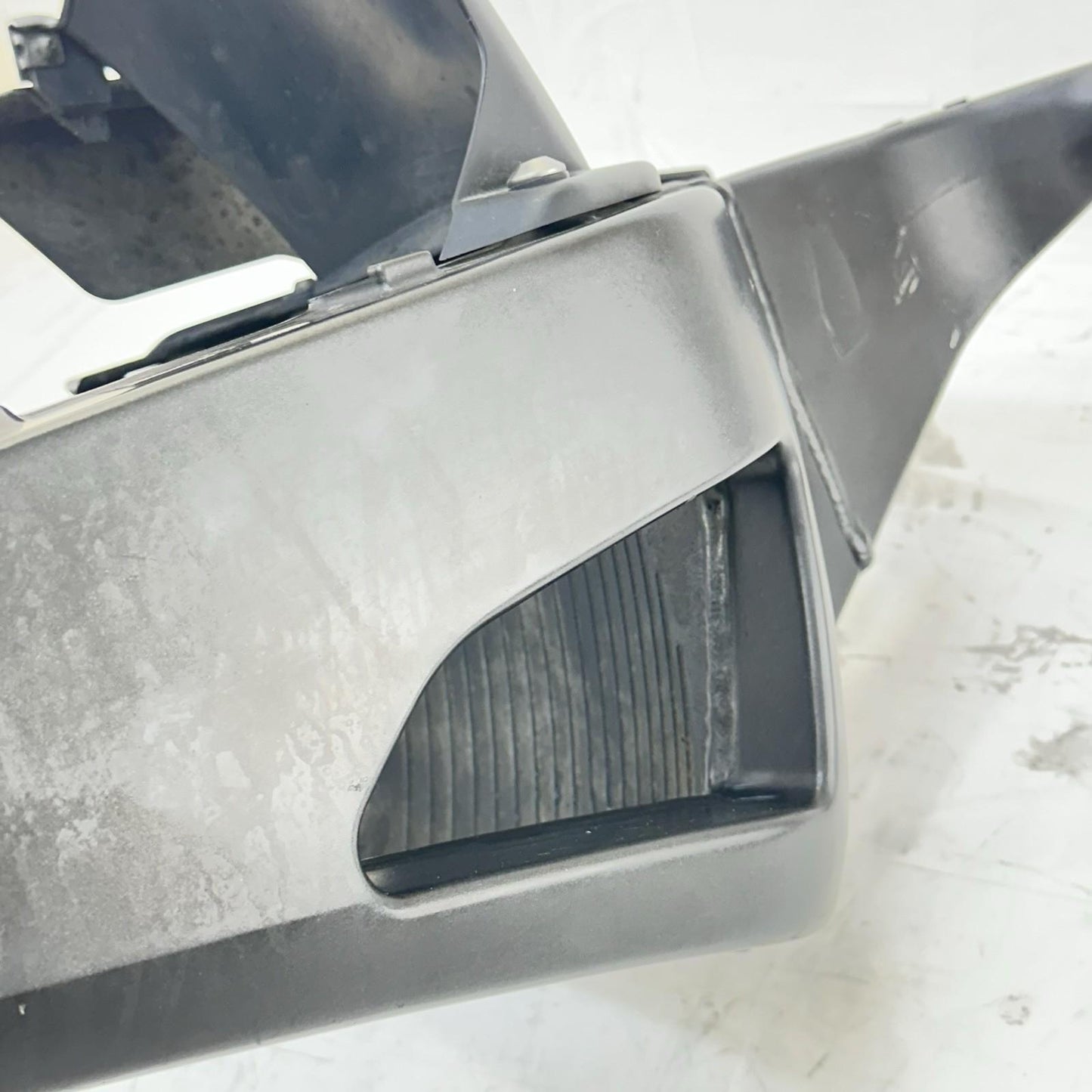 2009 - 2014 YAMAHA YZF R1 SWINGARM REAR SHOCK BACK WHEEL FRAME MOUNT FENDER