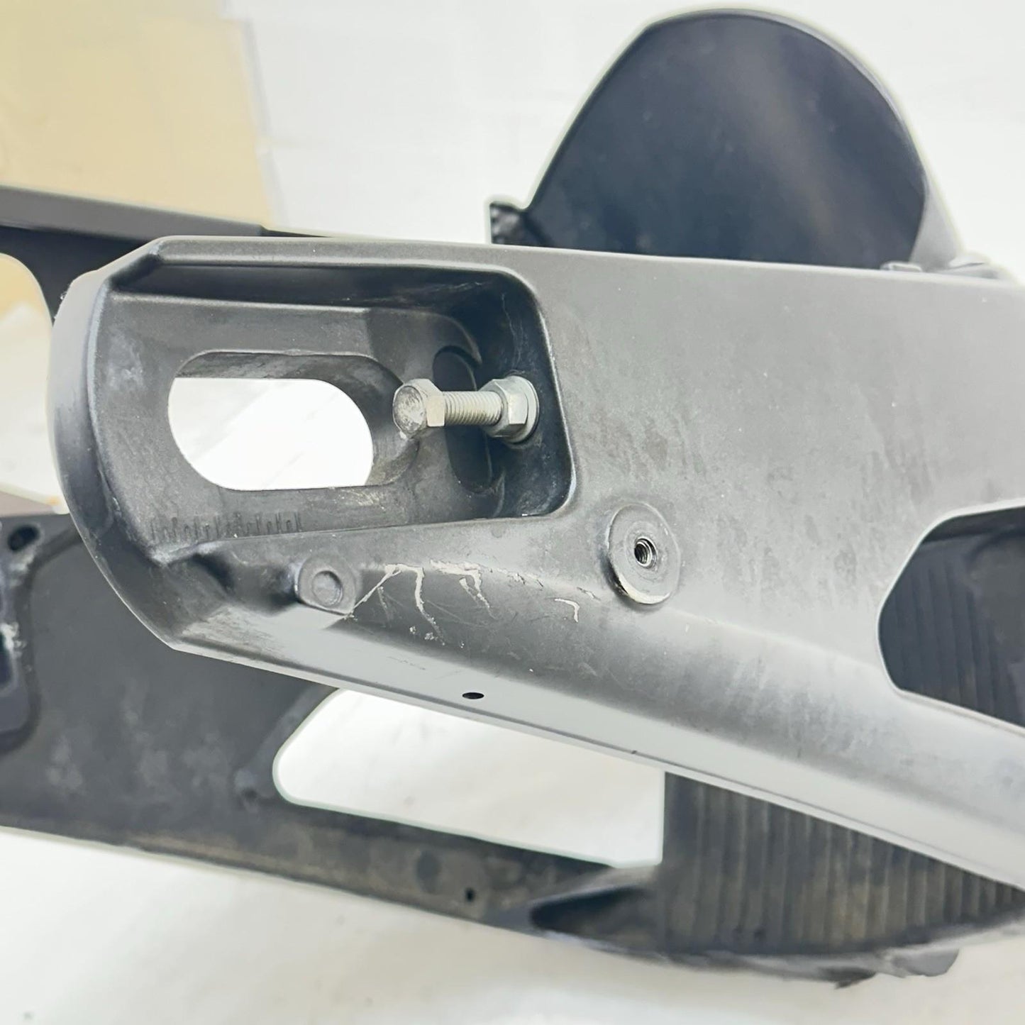 2009 - 2014 YAMAHA YZF R1 SWINGARM REAR SHOCK BACK WHEEL FRAME MOUNT FENDER