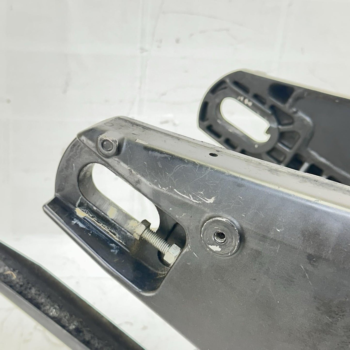 2009 - 2014 YAMAHA YZF R1 SWINGARM REAR SHOCK BACK WHEEL FRAME MOUNT FENDER