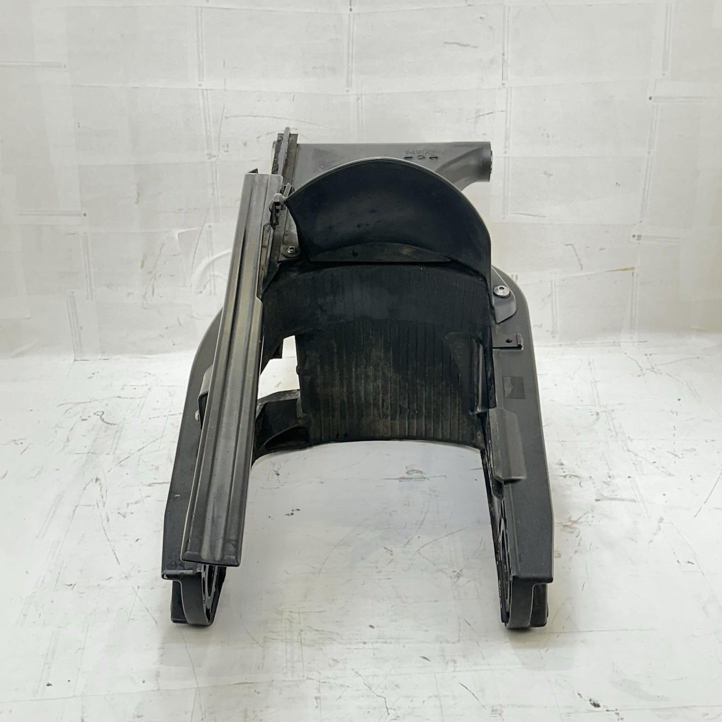 2009 - 2014 YAMAHA YZF R1 SWINGARM REAR SHOCK BACK WHEEL FRAME MOUNT FENDER