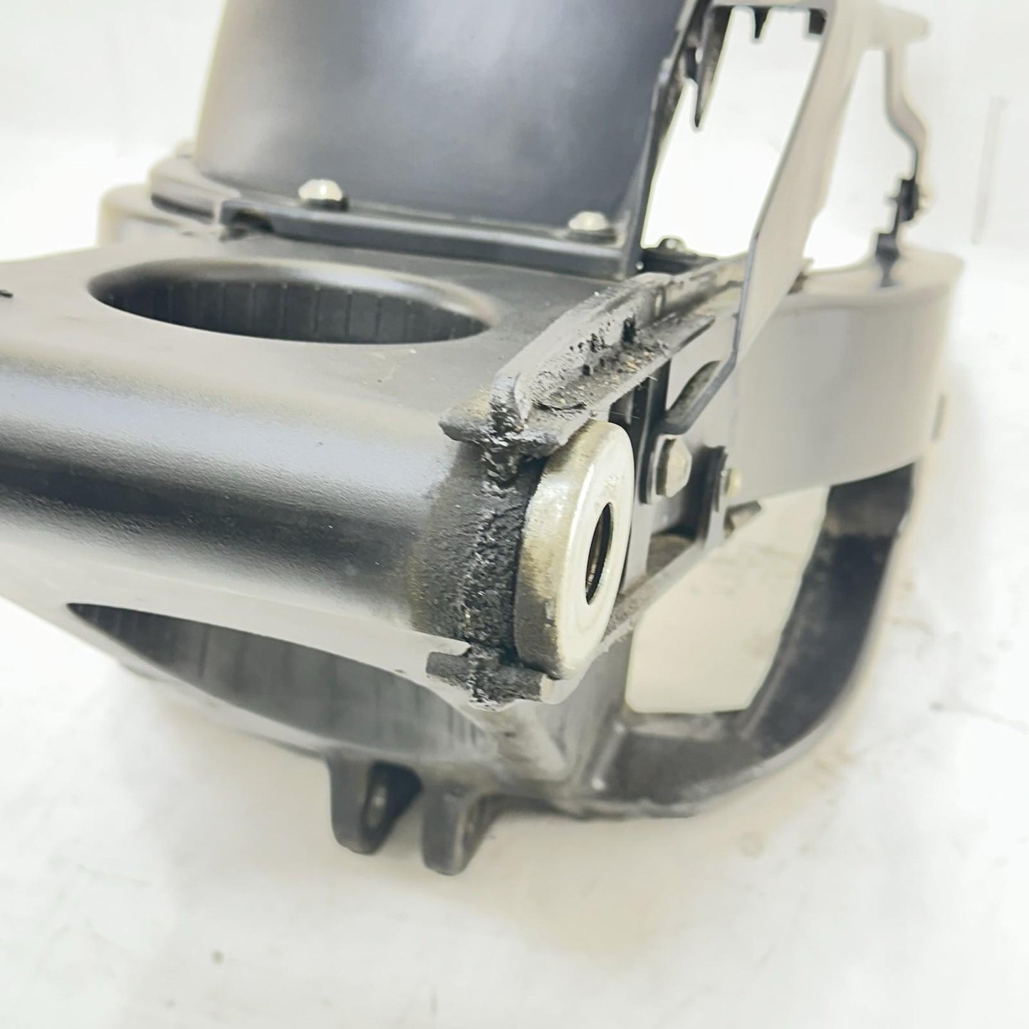 2009 - 2014 YAMAHA YZF R1 SWINGARM REAR SHOCK BACK WHEEL FRAME MOUNT FENDER