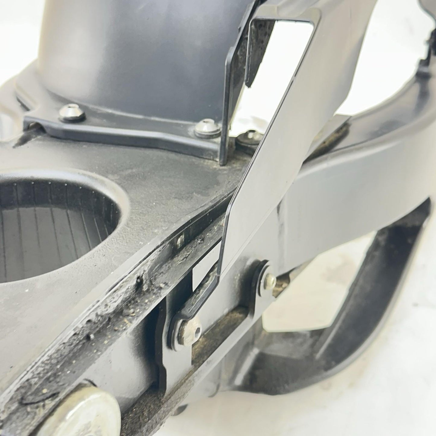 2009 - 2014 YAMAHA YZF R1 SWINGARM REAR SHOCK BACK WHEEL FRAME MOUNT FENDER