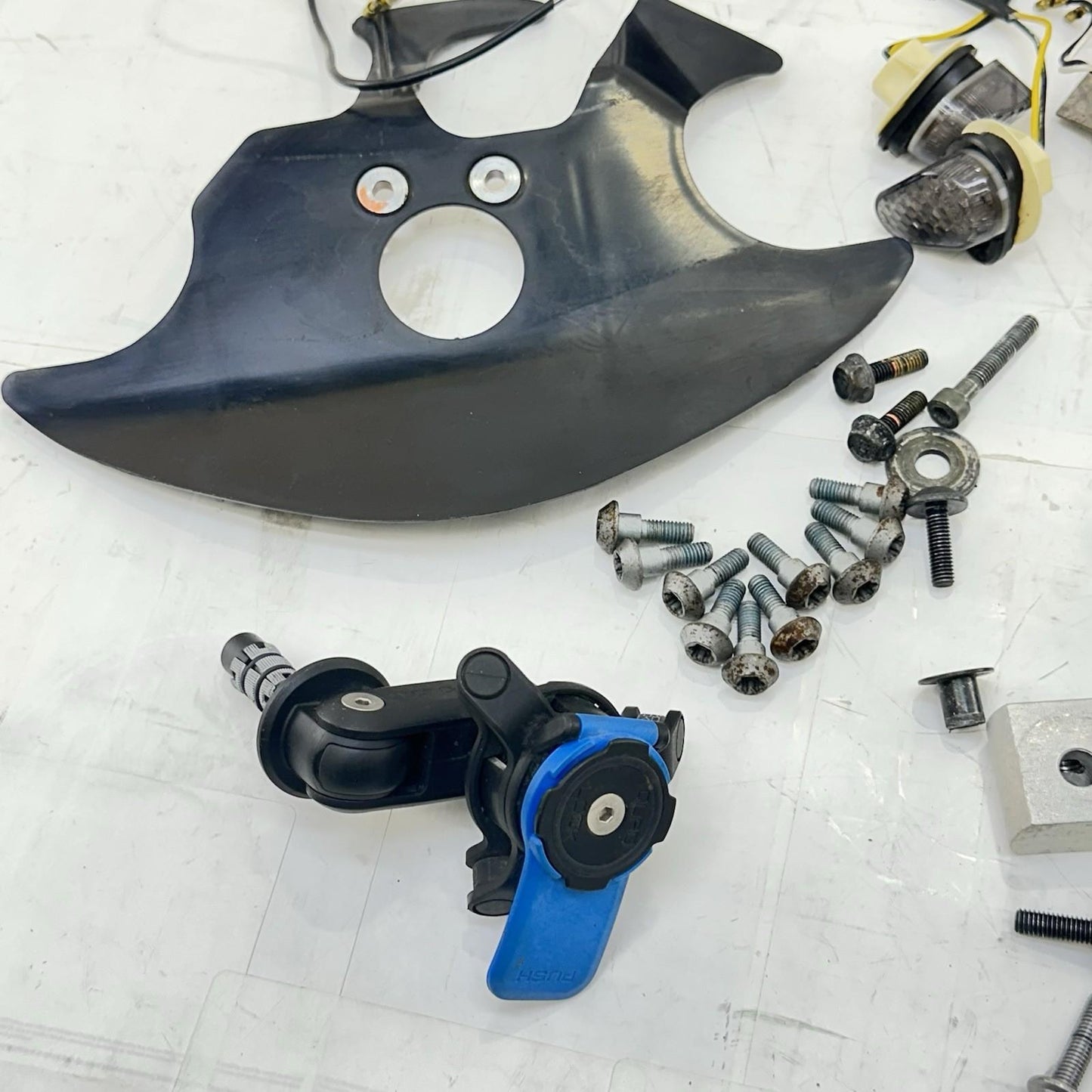 2009 - 2014 YAMAHA YZF R1 BOLTS NUTS SCREWS PARTS HARDWARE MOUNTING LINES WIRES