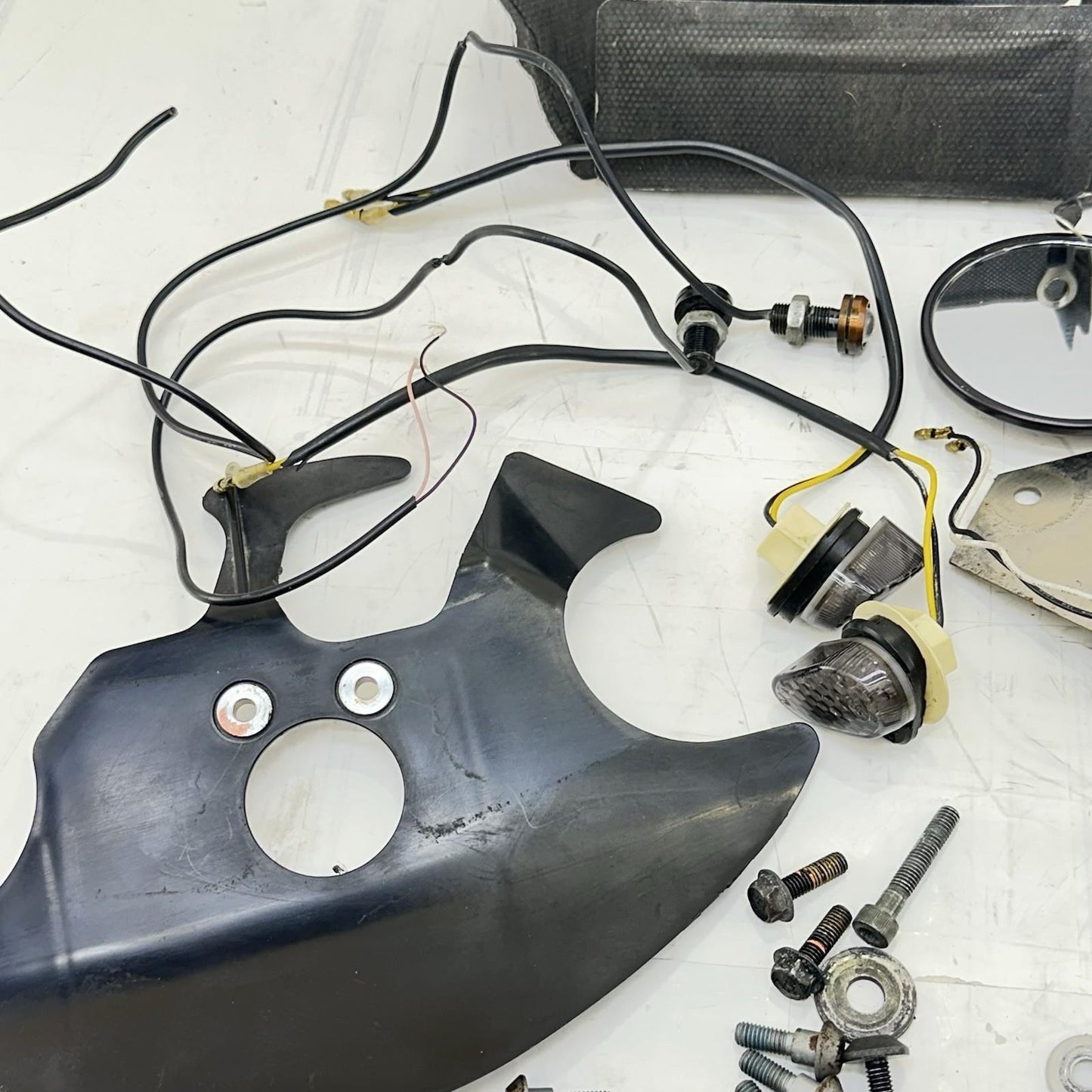 2009 - 2014 YAMAHA YZF R1 BOLTS NUTS SCREWS PARTS HARDWARE MOUNTING LINES WIRES