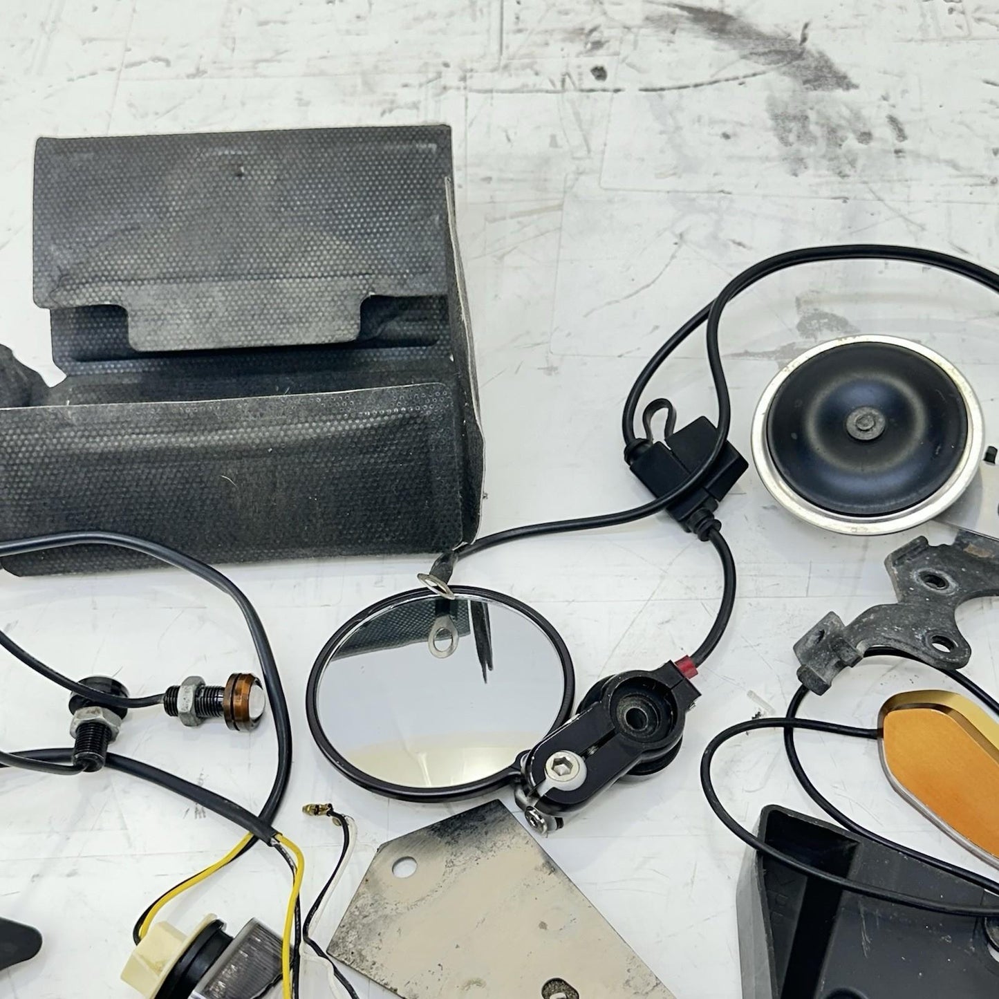 2009 - 2014 YAMAHA YZF R1 BOLTS NUTS SCREWS PARTS HARDWARE MOUNTING LINES WIRES