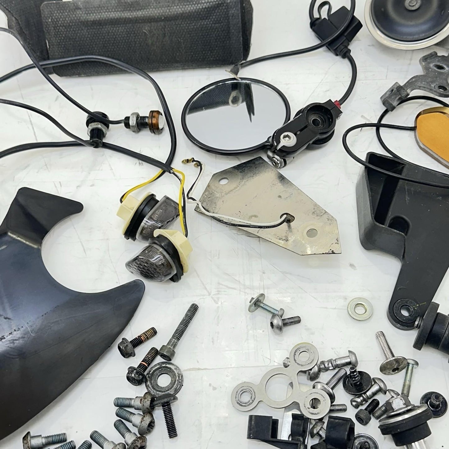 2009 - 2014 YAMAHA YZF R1 BOLTS NUTS SCREWS PARTS HARDWARE MOUNTING LINES WIRES