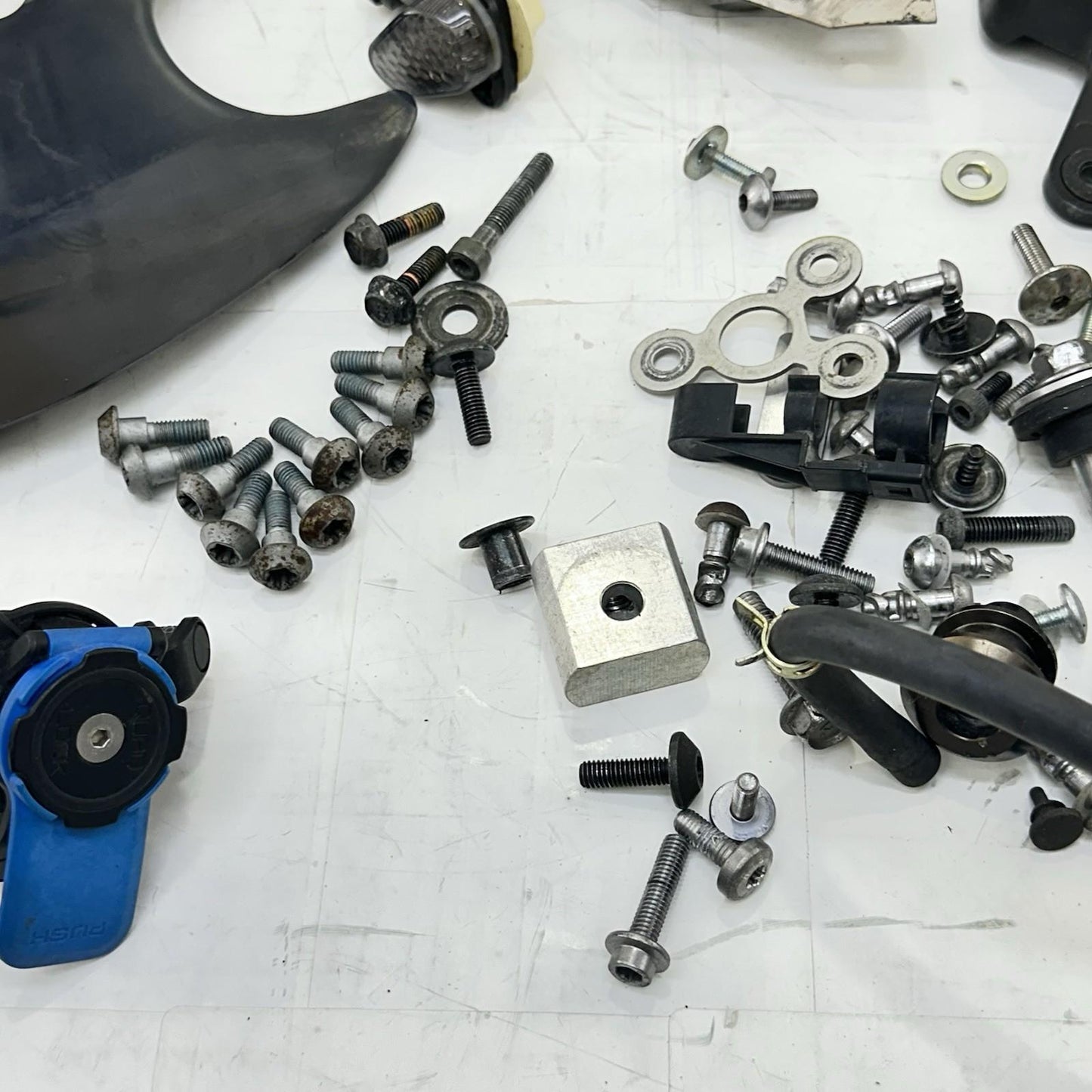 2009 - 2014 YAMAHA YZF R1 BOLTS NUTS SCREWS PARTS HARDWARE MOUNTING LINES WIRES