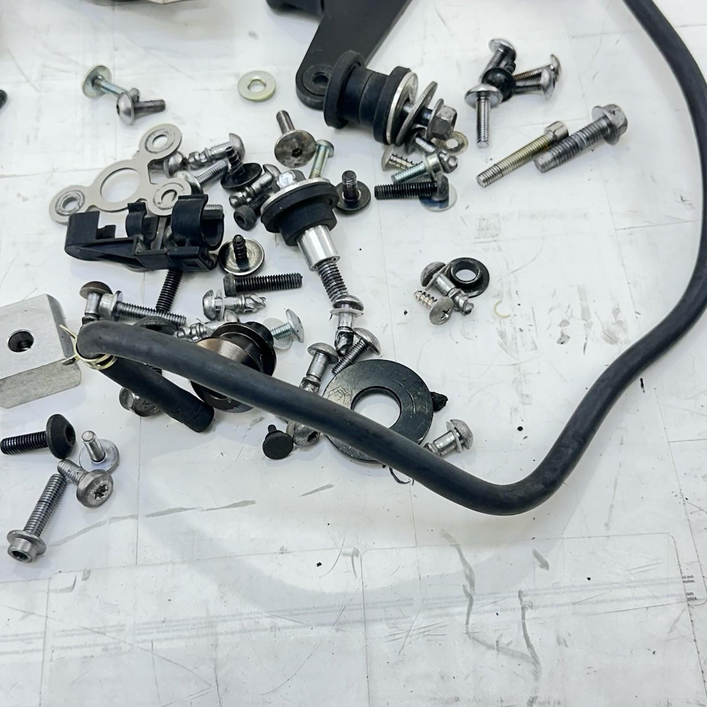 2009 - 2014 YAMAHA YZF R1 BOLTS NUTS SCREWS PARTS HARDWARE MOUNTING LINES WIRES