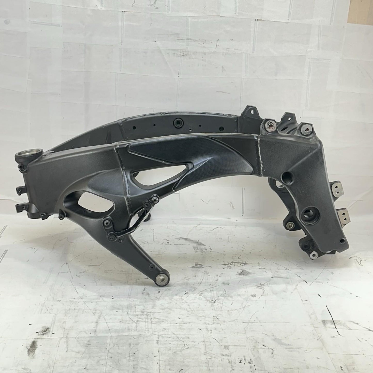 2009 - 2014 YAMAHA YZF R1 MAIN FRAME BODY CHASSIS BLACK