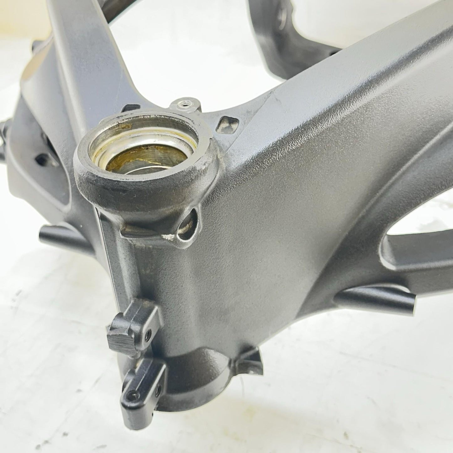 2009 - 2014 YAMAHA YZF R1 MAIN FRAME BODY CHASSIS BLACK