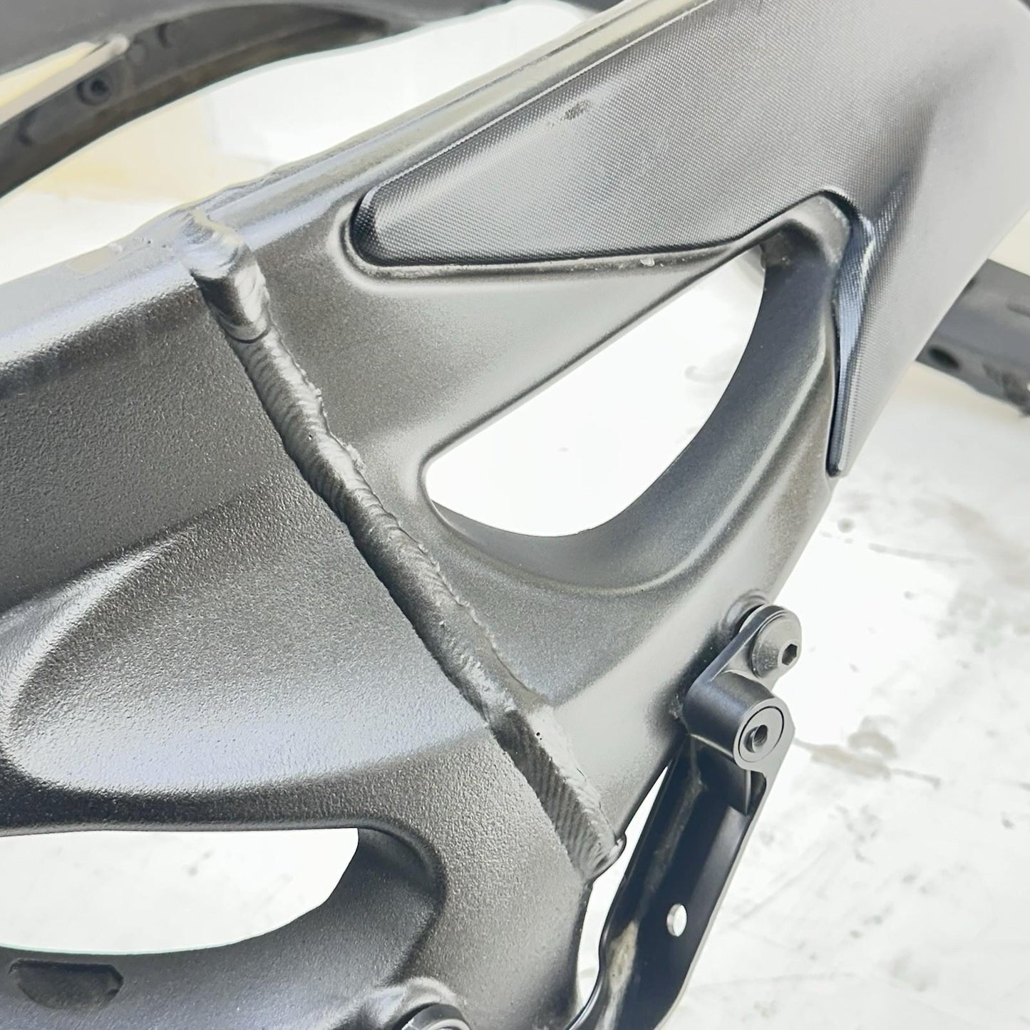 2009 - 2014 YAMAHA YZF R1 MAIN FRAME BODY CHASSIS BLACK