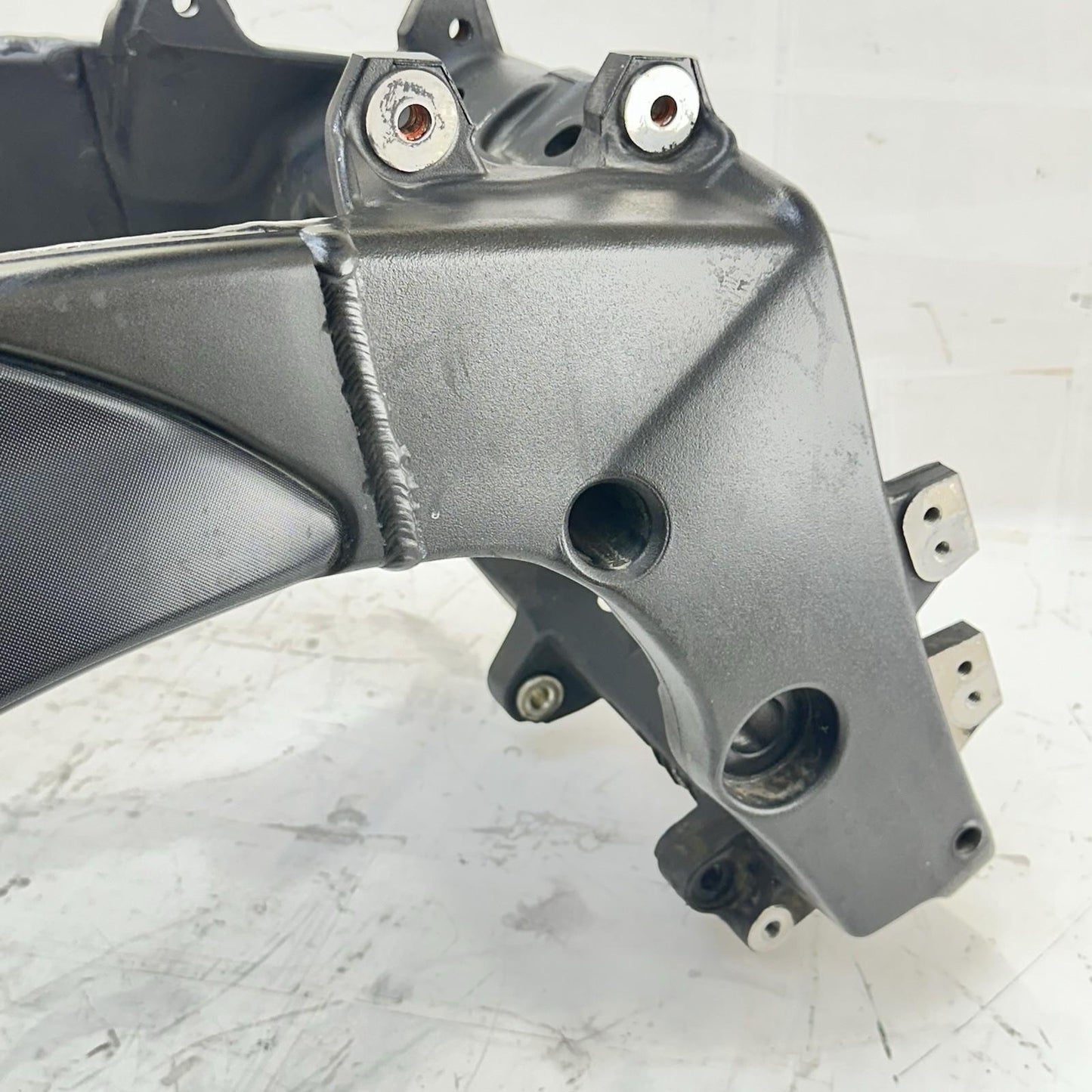 2009 - 2014 YAMAHA YZF R1 MAIN FRAME BODY CHASSIS BLACK