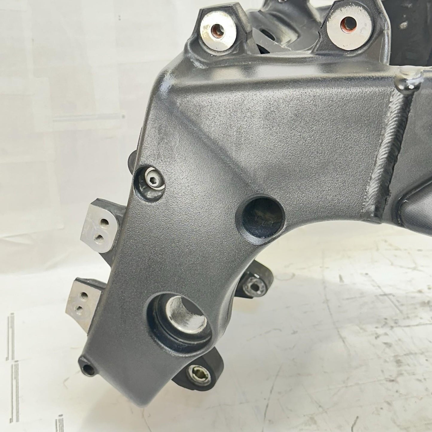 2009 - 2014 YAMAHA YZF R1 MAIN FRAME BODY CHASSIS BLACK