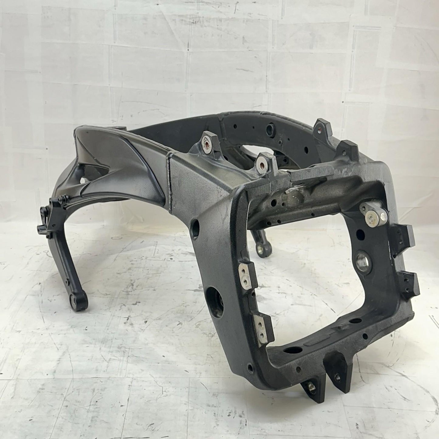 2009 - 2014 YAMAHA YZF R1 MAIN FRAME BODY CHASSIS BLACK