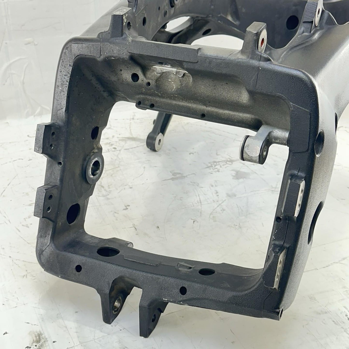 2009 - 2014 YAMAHA YZF R1 MAIN FRAME BODY CHASSIS BLACK