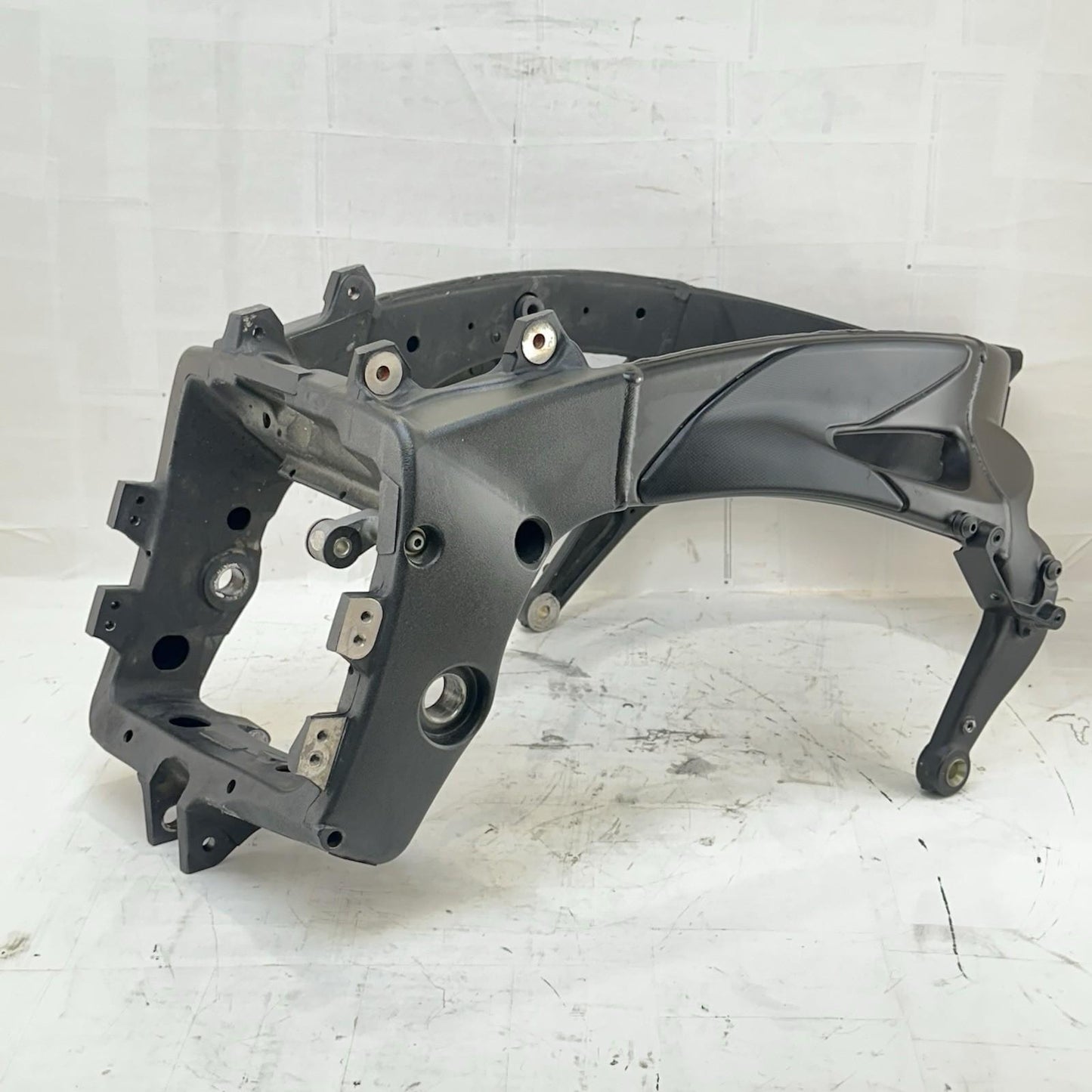 2009 - 2014 YAMAHA YZF R1 MAIN FRAME BODY CHASSIS BLACK