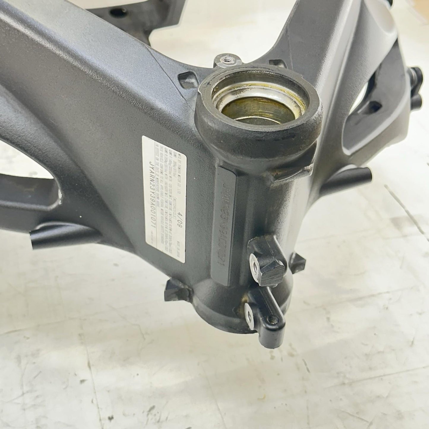 2009 - 2014 YAMAHA YZF R1 MAIN FRAME BODY CHASSIS BLACK