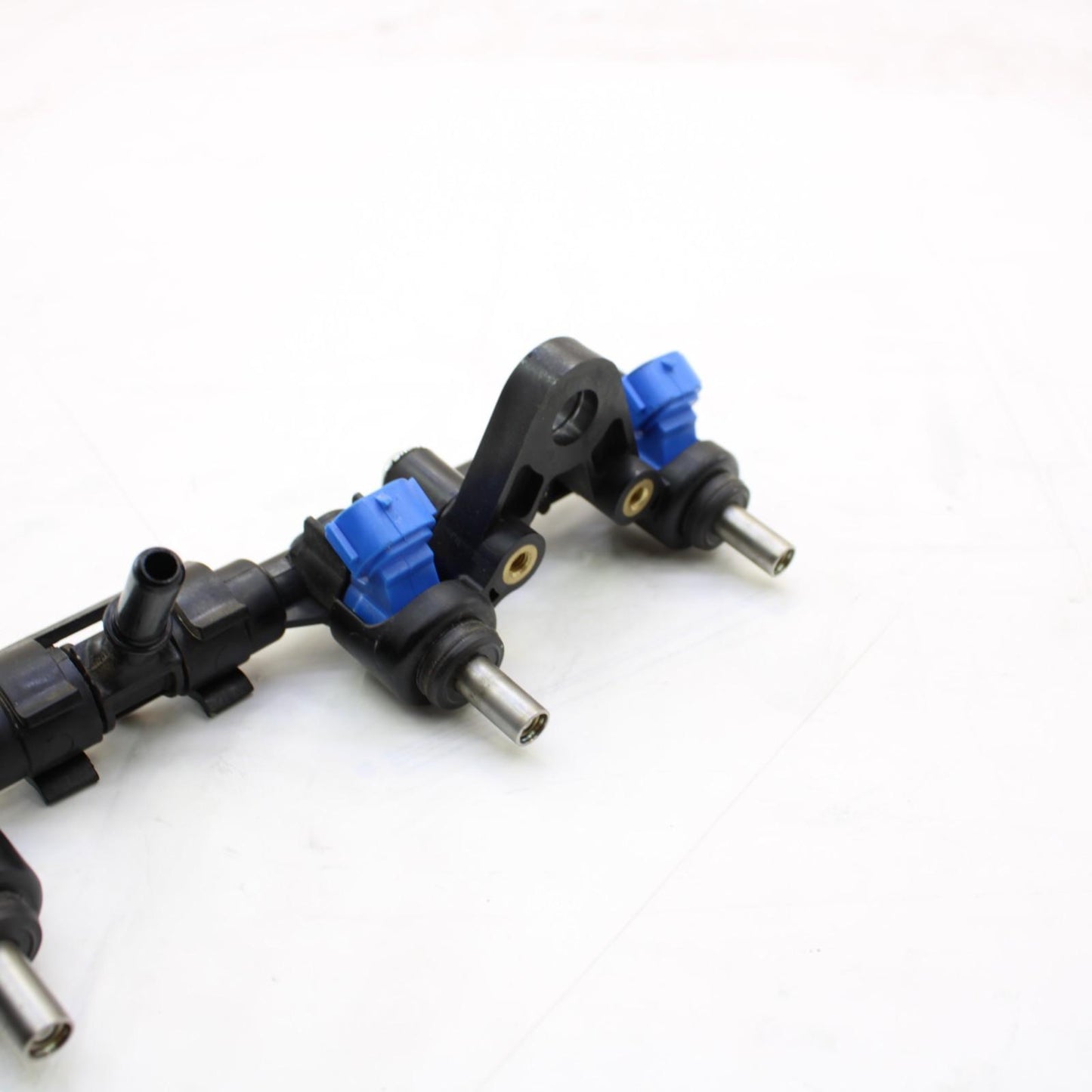2017 - 2025 SUZUKI GSXR 1000 SECONDARY FUEL GAS INJECTOR RAIL SET ENGINE MOTOR