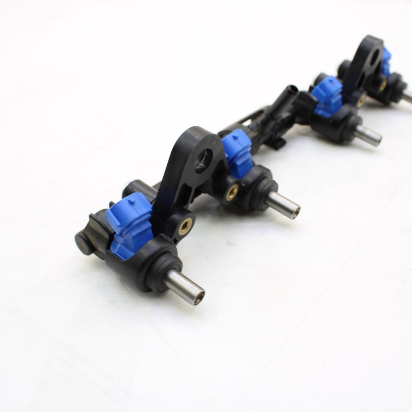 2017 - 2025 SUZUKI GSXR 1000 SECONDARY FUEL GAS INJECTOR RAIL SET ENGINE MOTOR