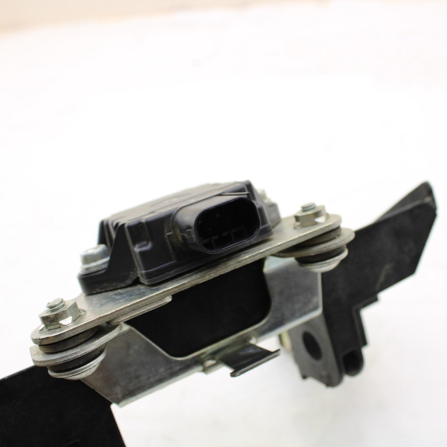 2017 - 2024 SUZUKI GSXR 1000 SUBFRAME BRACKET REAR BACK TRIM ANGLE SENSOR OEM