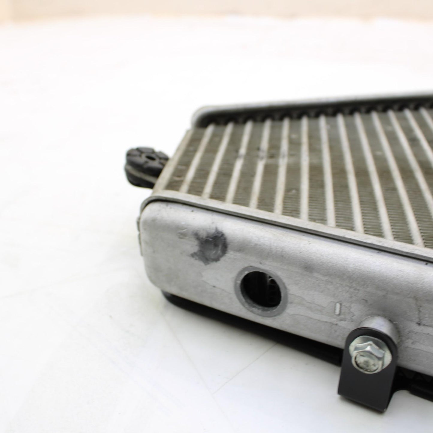2017 - 2024 SUZUKI GSXR 1000 OIL COOLER ENGINE COOLING SYSTEM RADIATOR STOCK