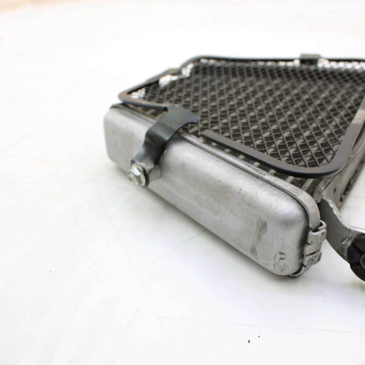 2017 - 2024 SUZUKI GSXR 1000 OIL COOLER ENGINE COOLING SYSTEM RADIATOR STOCK
