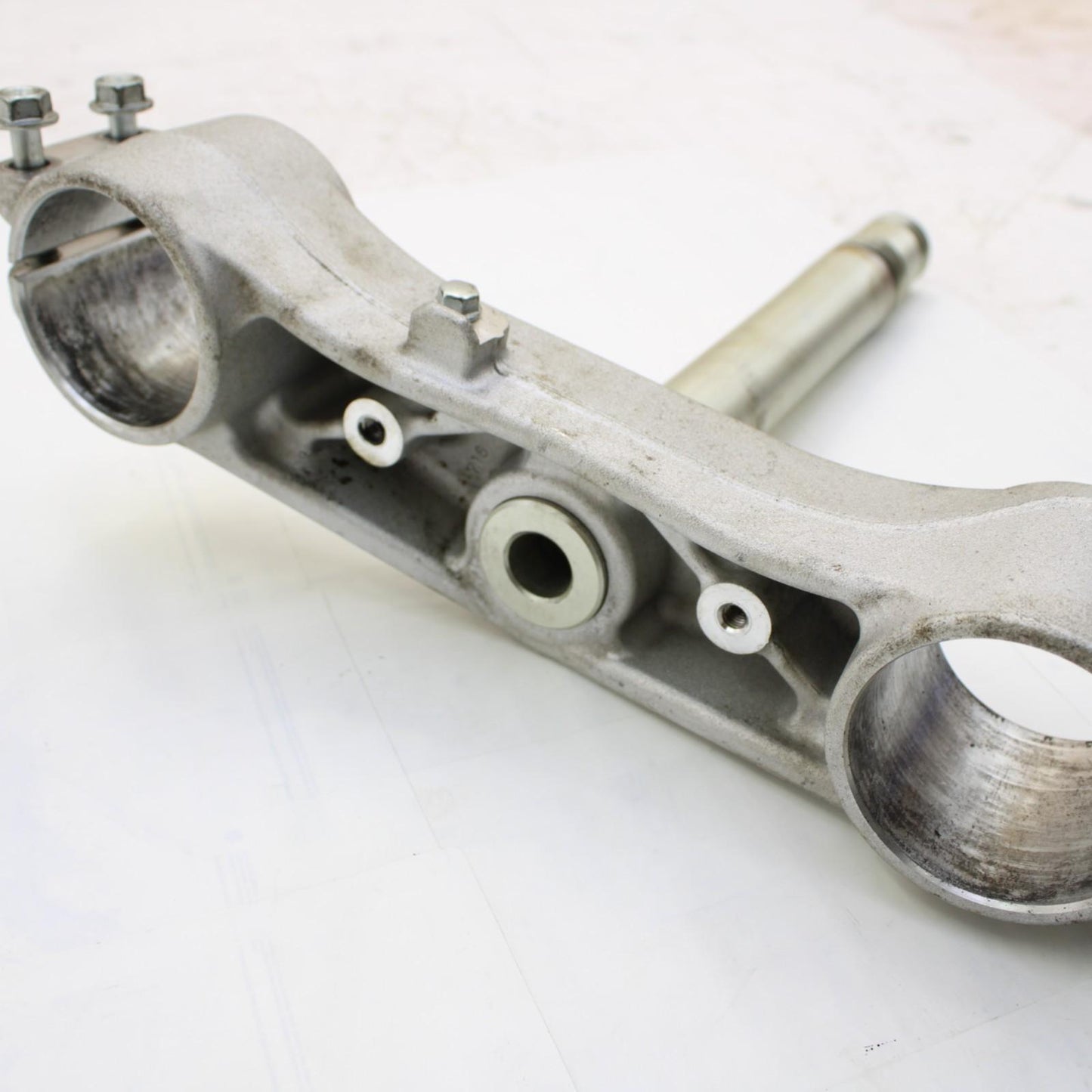 2017 - 2025 SUZUKI GSXR 1000 R TRIPLE TREE CLAMP LOWER BEARING SILVER STRAIGHT