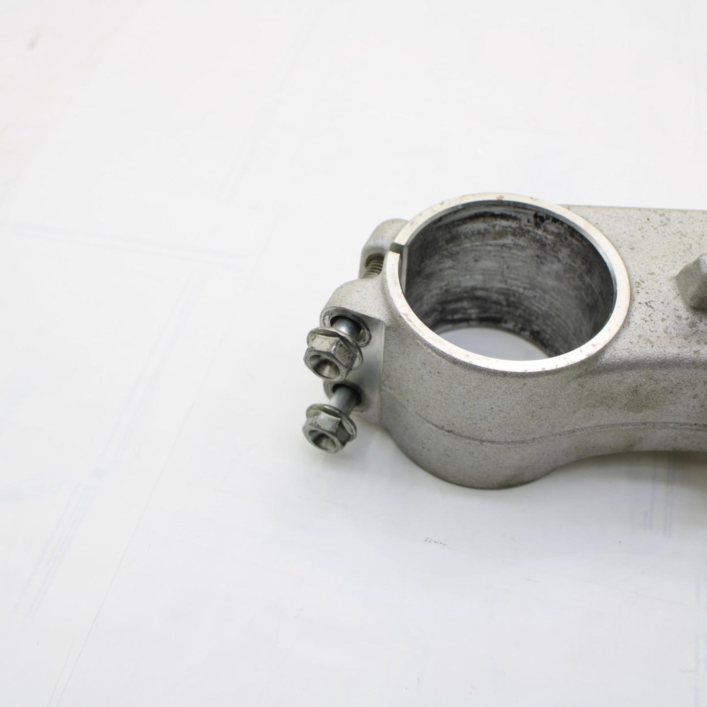 2017 - 2025 SUZUKI GSXR 1000 R TRIPLE TREE CLAMP LOWER BEARING SILVER STRAIGHT