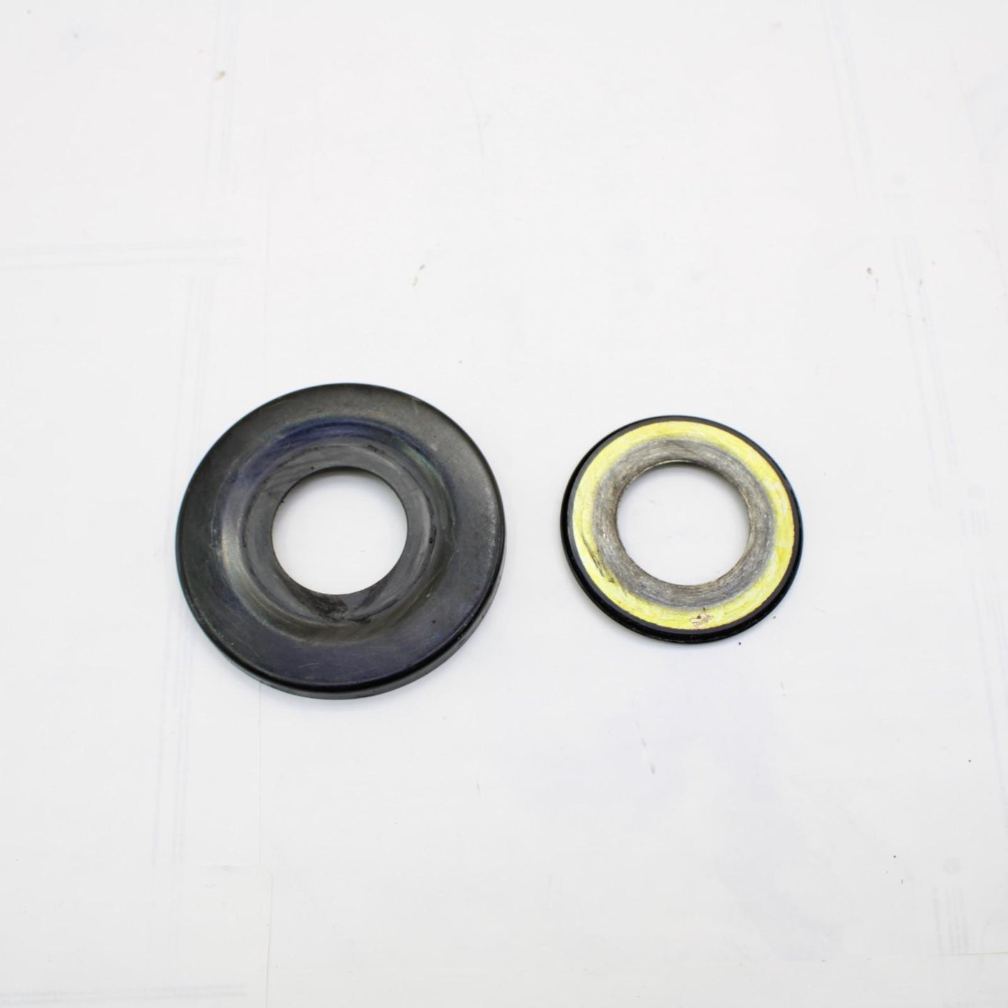 2017 - 2025 SUZUKI GSXR 1000 R TRIPLE TREE CLAMP LOWER BEARING SILVER STRAIGHT