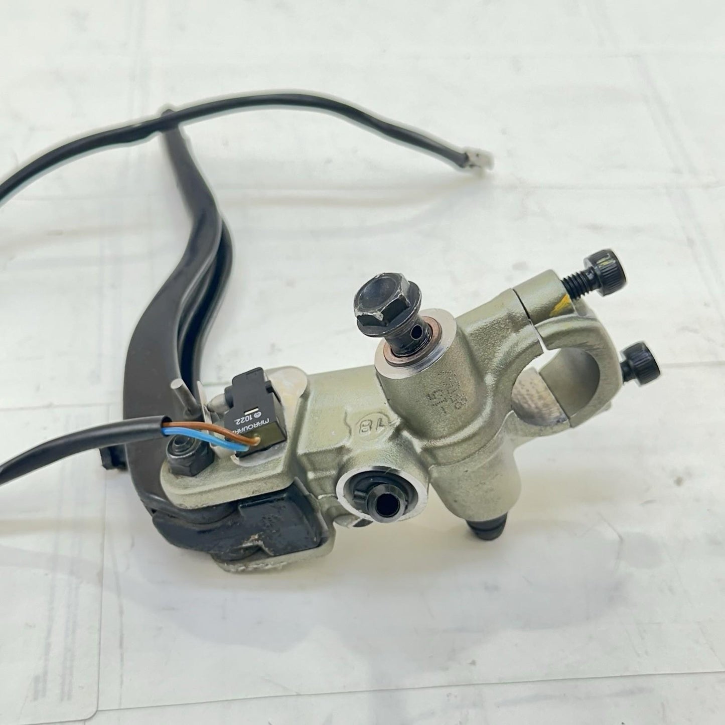 2016 - 2019 DUCATI 959 PANIGALE CLUTCH MASTER CYLINDER LEFT LEVER *DAMAGED*