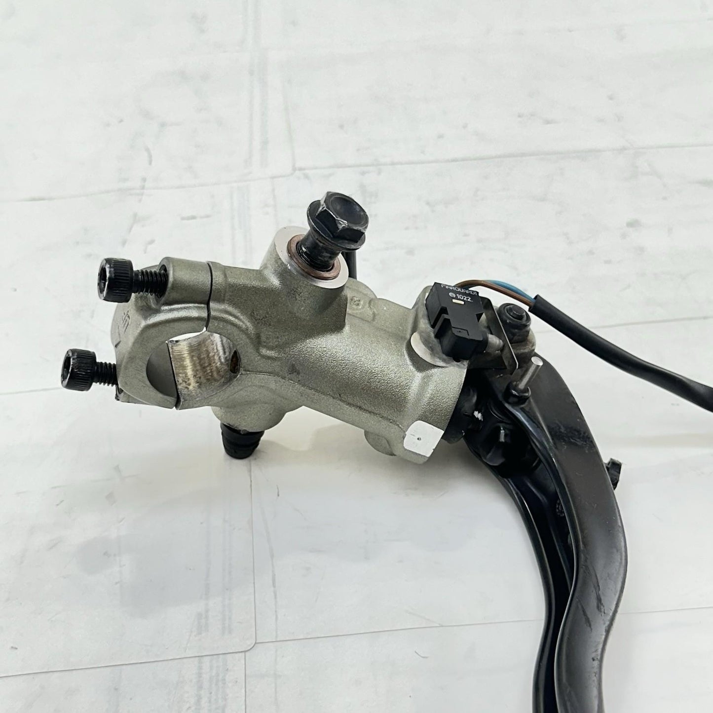 2016 - 2019 DUCATI 959 PANIGALE CLUTCH MASTER CYLINDER LEFT LEVER *DAMAGED*